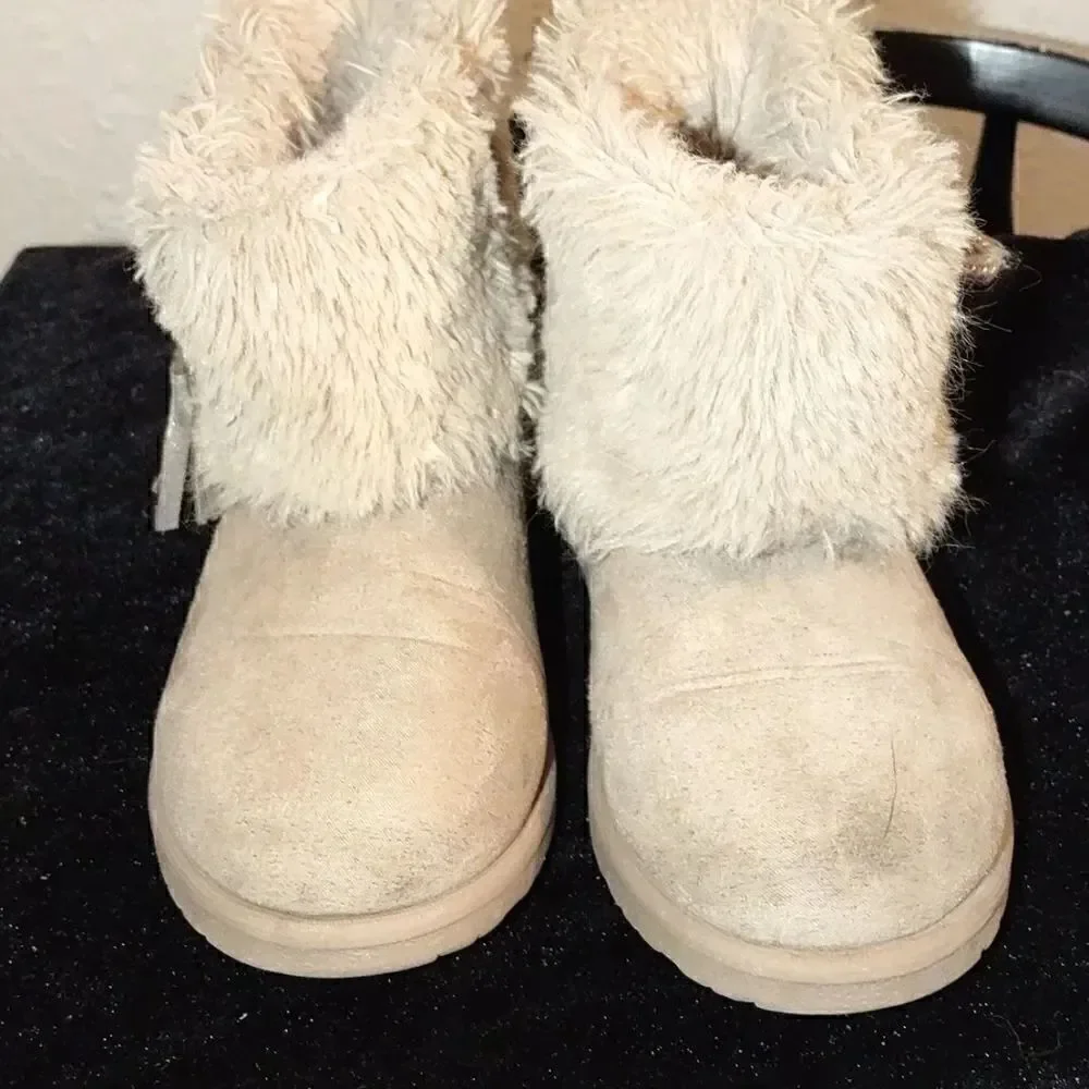 Magellan Outdoors Gray Faux Fur & Suede Boots